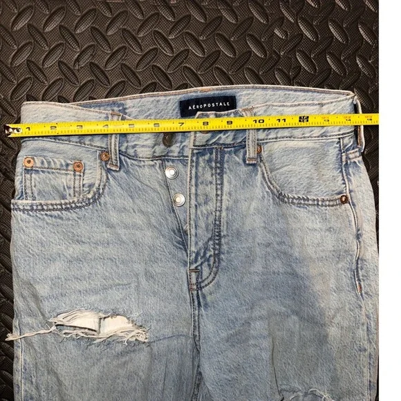 Aeropostale 90s Baggy High Waisted Distressed Light Wash Jeans Size 2 Reg - Picture 2 of 9